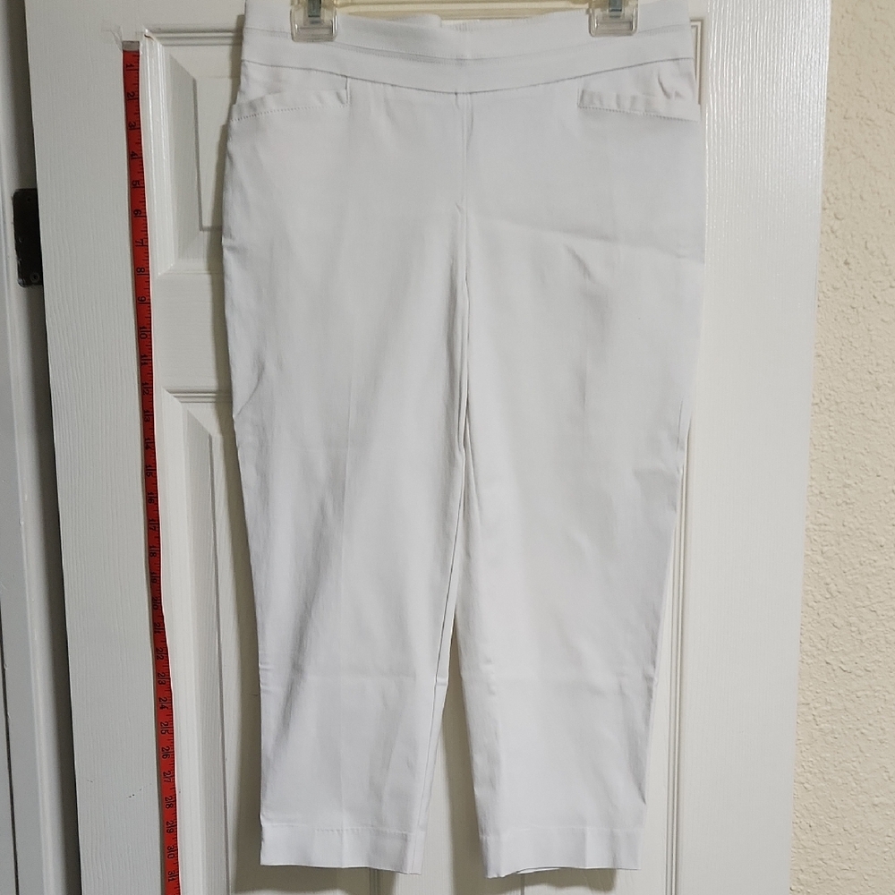 Apt. 9 White Capri Pants Lightweight Summer Essential